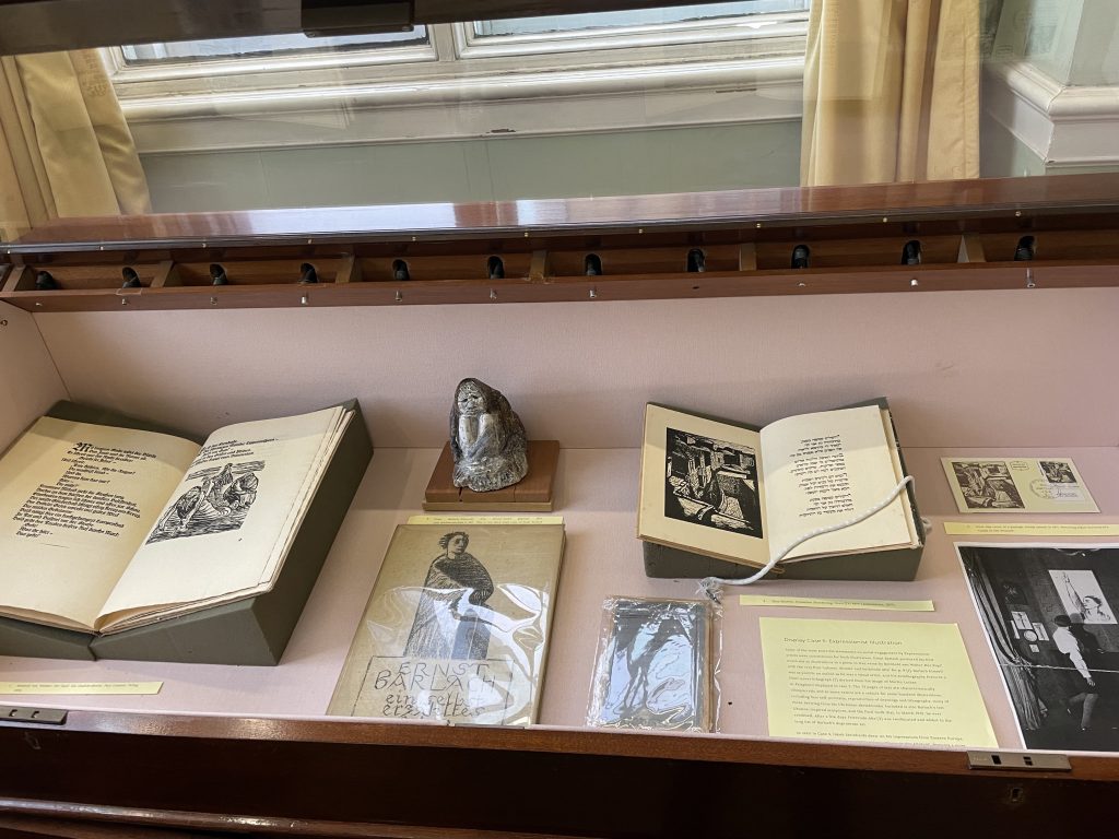 Photograph of a Display Cabinet in the Voltaire Room of the Taylor Institution Library with Reinhold von Walther, Der Kopf. Ein Gedicht (Berlin: Paul Cassirer Verlag, 1919) (see image on the right).

Ernst Barlach, Ein selbsterzähltes Leben (Berlin: Paul Cassirer Verlag, 1928). First edition, with front-cover lithograph derived from his image of Martin Luther in Kriegszeit, also featuring in this exhibition. The 73 pages of text are characteristically idiosyncratic and to some extent a vehicle for some hundred illustrations, including four self-portraits, reproduction of drawings and lithographs, many of these deriving from his Ukrainian sketchbooks.

Ernst Barlach, Frierende Alte, brown-tinted gypsum, 1937, Laur Werkverzeichnis II, 607.  This is two-third-sized copy of Ernst Barlach gypsum figure, the original of which survives at the Barlach Museum, Güstrow.