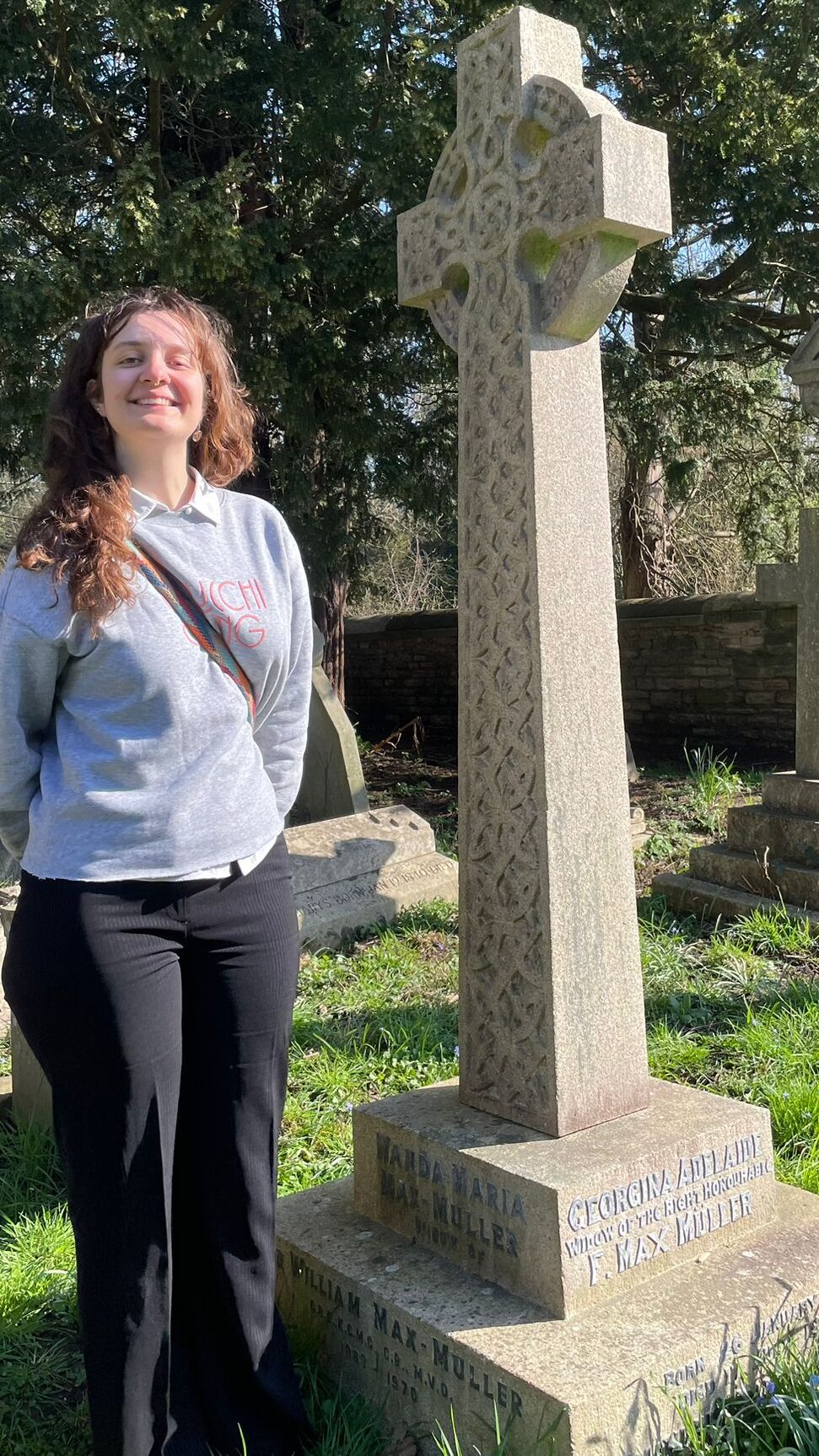 The author (Solveig Laubinger) next to the Gravestone in the form of a "celtic cross" of Georgina Adelaide Müller
